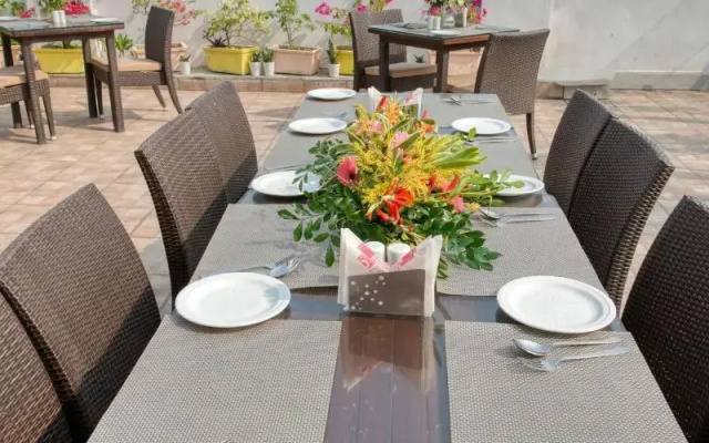 Hotel Deep Clarks Inn Lucknow