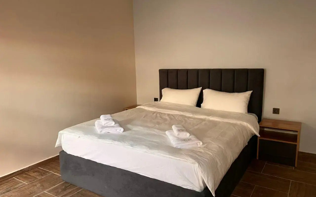 Boutique Hotel 108 (Бутик 108)