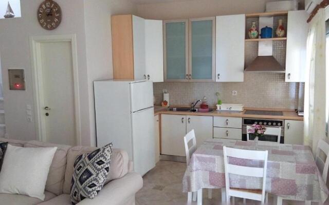 Cute Maisonette No2 on coastal sidewalk