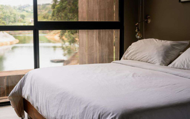 Joinn Houtel Guatape