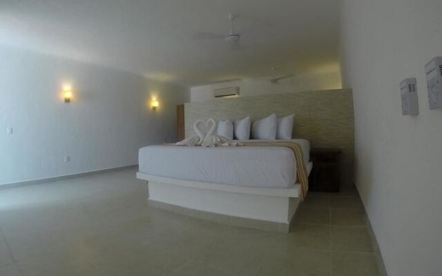 Pelicano Inn Playa del Carmen - Beachfront Hotel