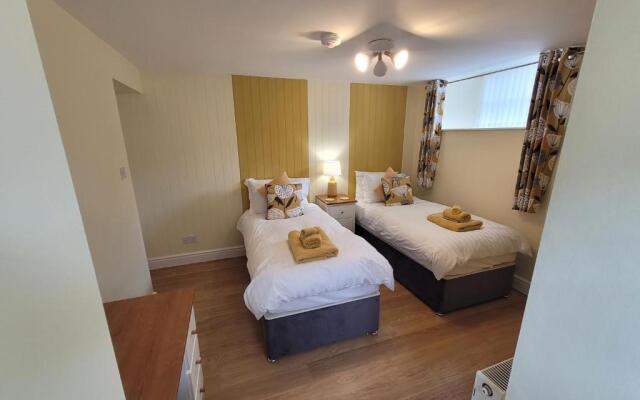 Llys Bach Apartment at Llys Aeron