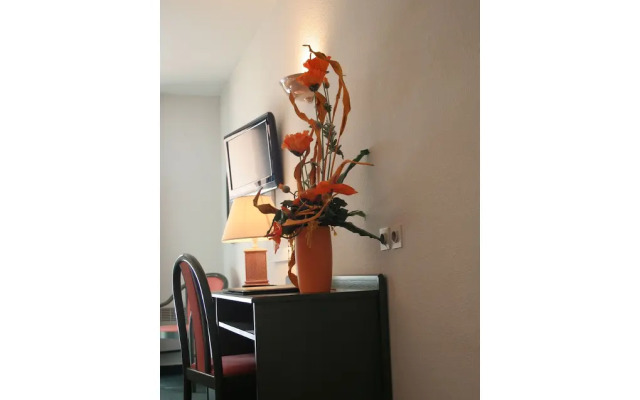 Tonic Hotel