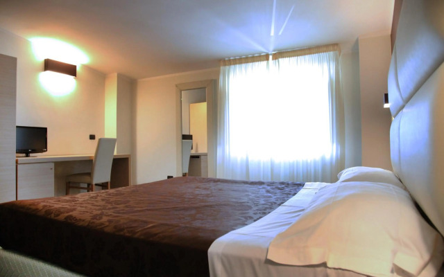 Hotel Sogni D'Oro Airport