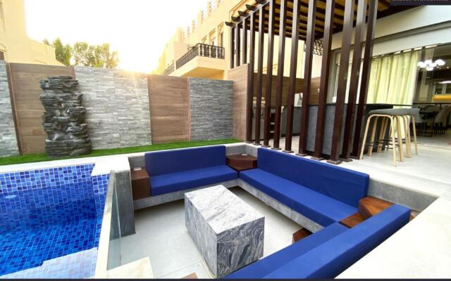 Cheerful 4-bedroom Villa with pool and BBQ area