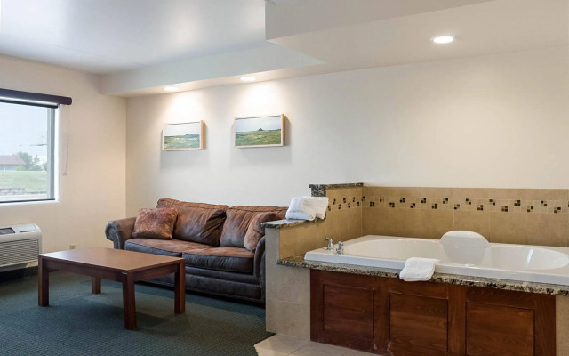 Baymont by Wyndham Jamestown Conference Center & Water Park