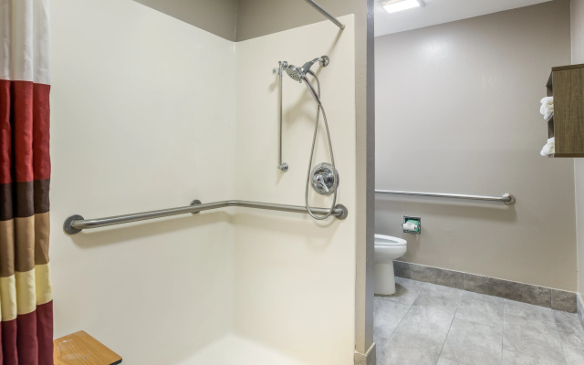 Red Roof Inn PLUS+ & Suites Savannah - I-95