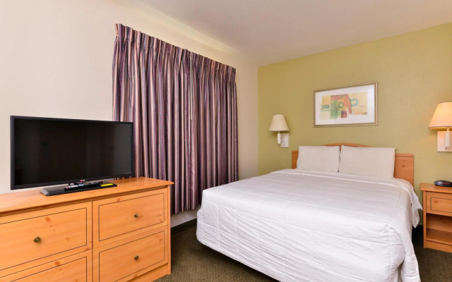Americas Best Value Inn & Suites Winnie