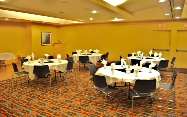Holiday Inn Express & Suites Langley by IHG