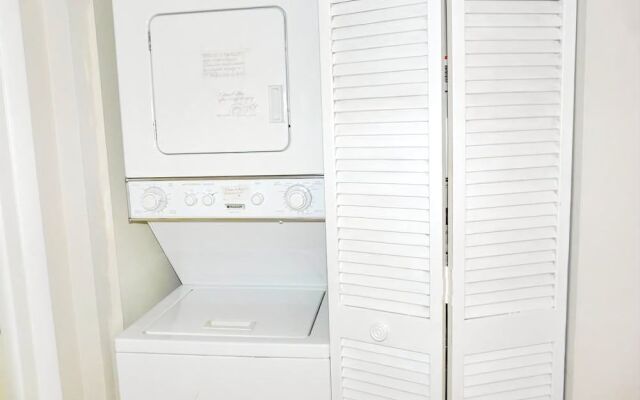 Stylish Condo Across From South Beach