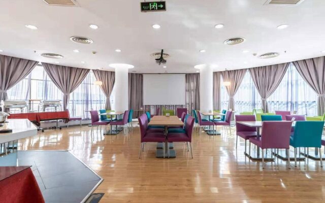 ibis Tianjin Railway Station Hotel