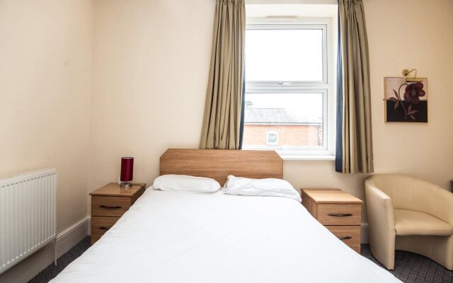 OYO The White Hart Inn