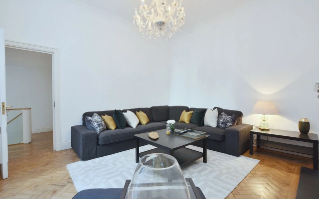 Rutland Gardens Apartment