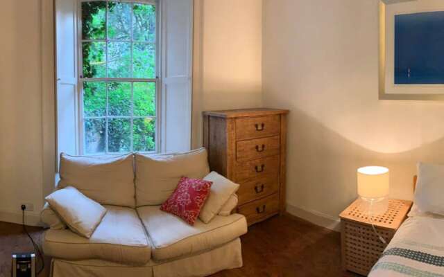 Spacious New Town Flat in City Centre