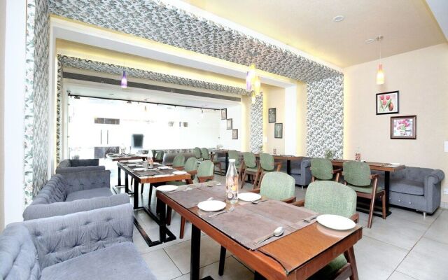 OYO 7100 Hotel Crossroads