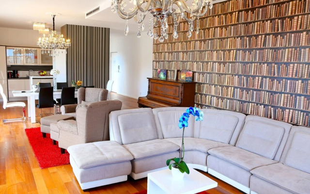 Apartment Pearl Split