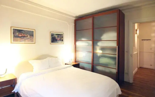 Descartes Apartment