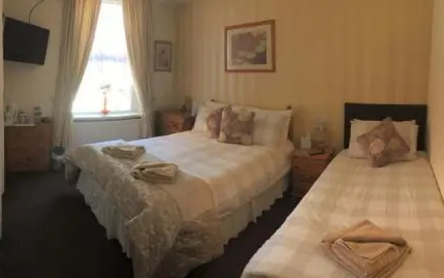 Warwick Court Hotel