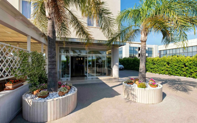 Simon Hotel