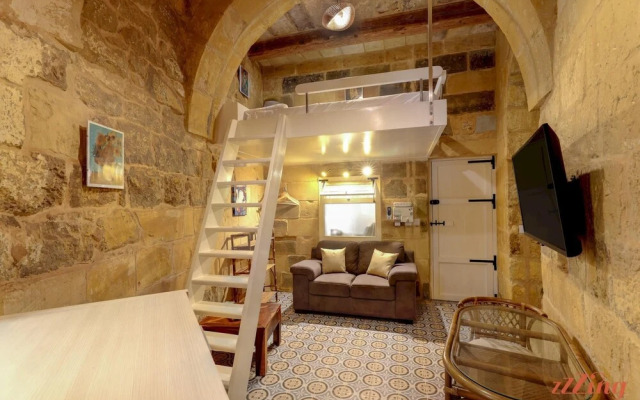 Deluxe Studio in a 900 yr old Luxury Home - 1