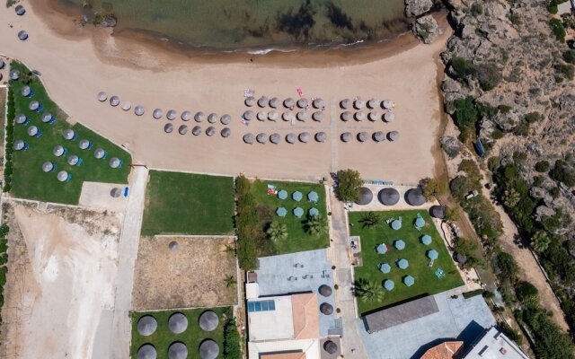 Plaka Beach Resort