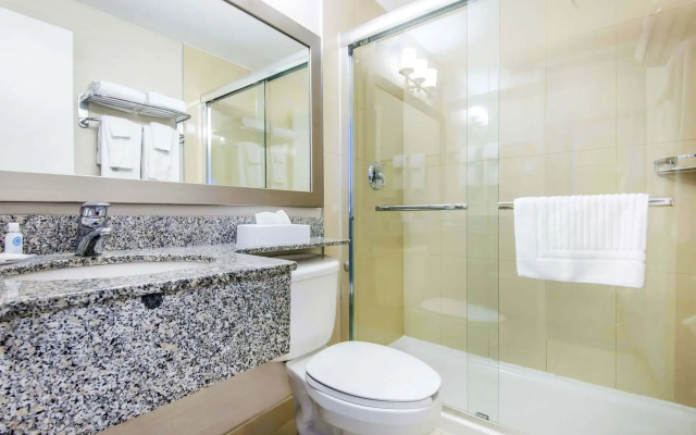 Holiday Inn Express Hotel andamp; Suites Collingwo