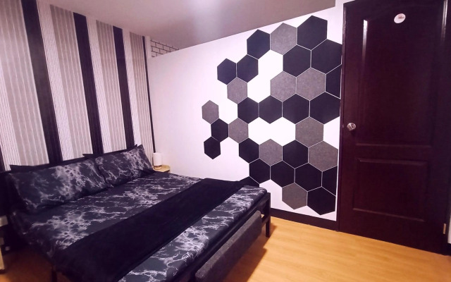 Relaxing 1-Bedroom Condo Unit (by Lee Portum)