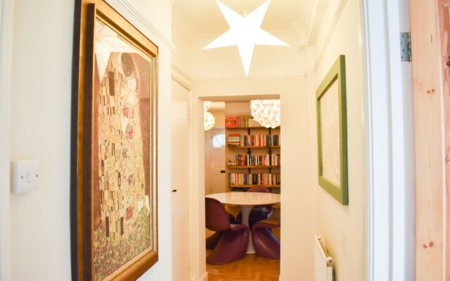 Vibrant and Quirky Garden Flat Central Brighton