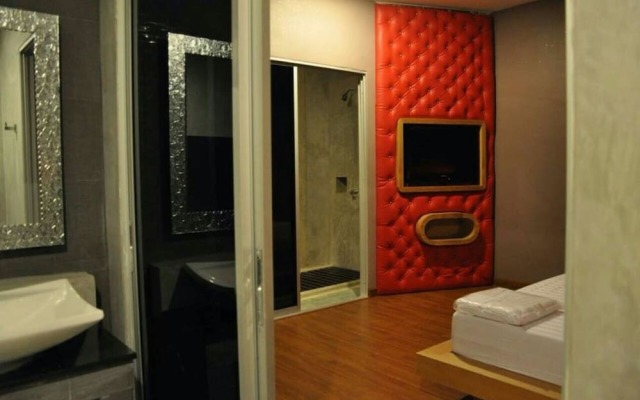 In and Out Hotel
