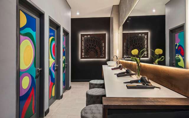 Hennessy Park Hotel