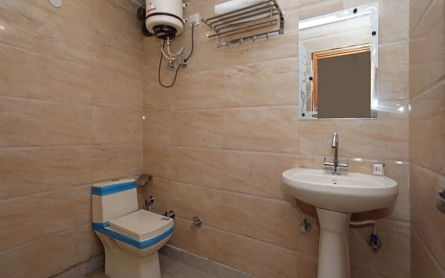 Hotel Qlark by OYO Rooms