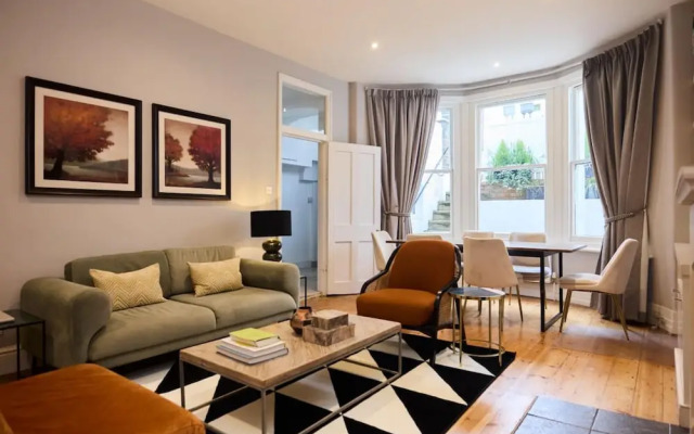 The West Kensington Hideout - Cozy 2bdr Flat With Garden