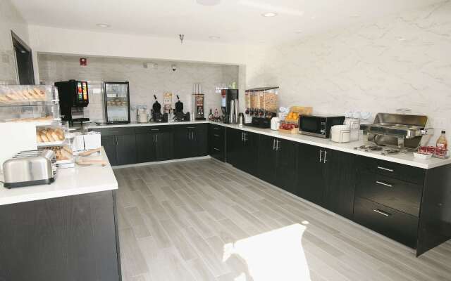 La Quinta Inn & Suites by Wyndham Des Moines West Clive