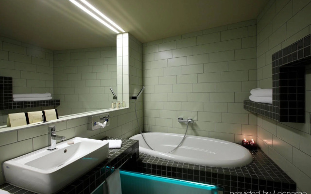 Leon Hotel & Lounge