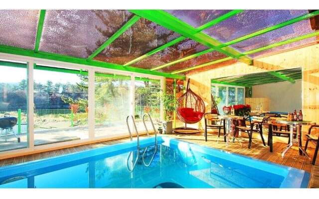 Camino Poolvilla Pension
