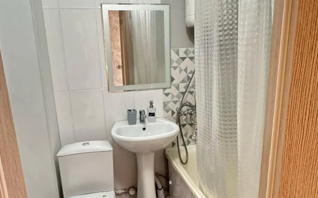 Ideal Apartment (Идеал Апартмент) на улице Первостроителей 1