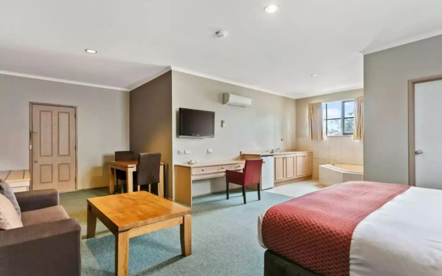 Quality Inn Colonial