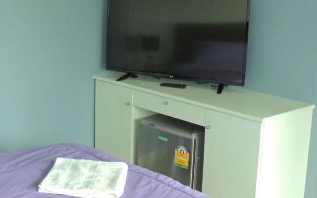 California Wings and Pizza Hotel