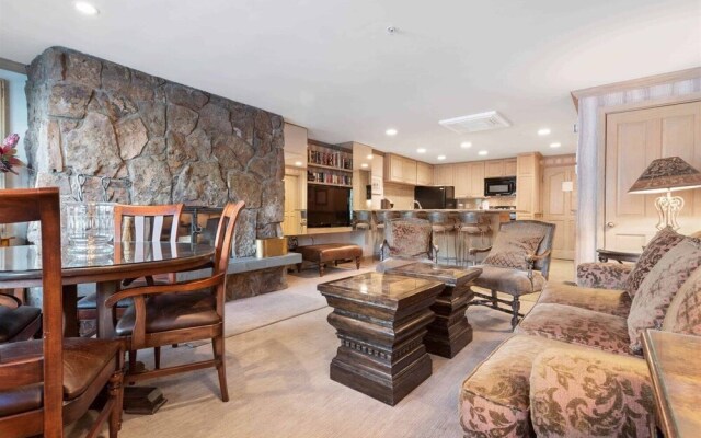 Cozy 2 Bedroom Slopeside Mountain Residence in Vail Village Just Steps From Gondola 1
