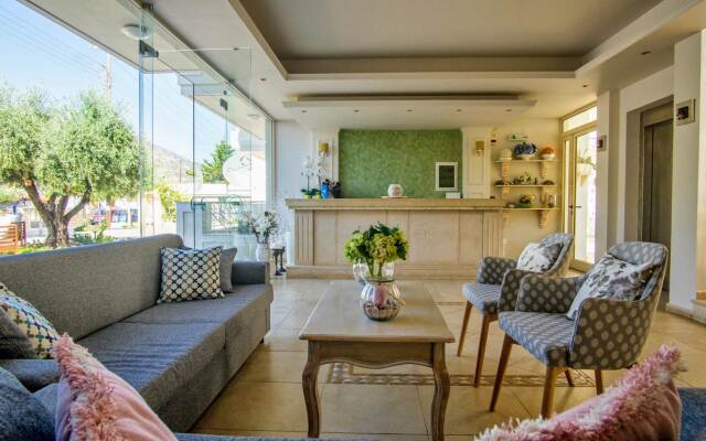 Pela Sofia Studios & Apartments