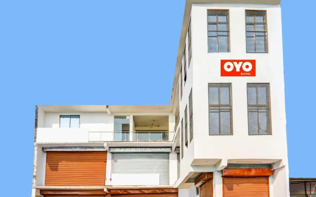 OYO Flagship 703742 Hotel C.r.k Inn