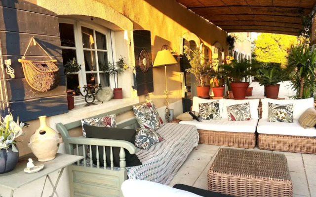 Large Air-conditioned Villa in Arles