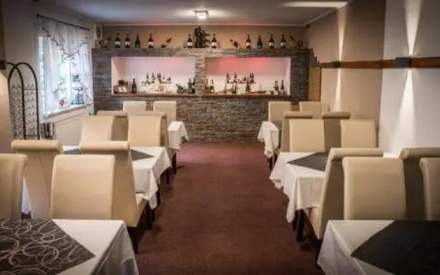 Hotel Dori's 108