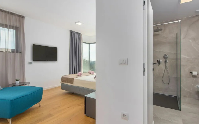 Modern Luxurious Villa With Sauna, Jacuzzi and Private Swimming Pool Near Porec - Villas_and_Bungalows in Porec - Photo 5