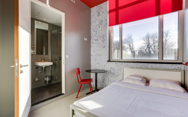 ClinkNOORD - Hostel