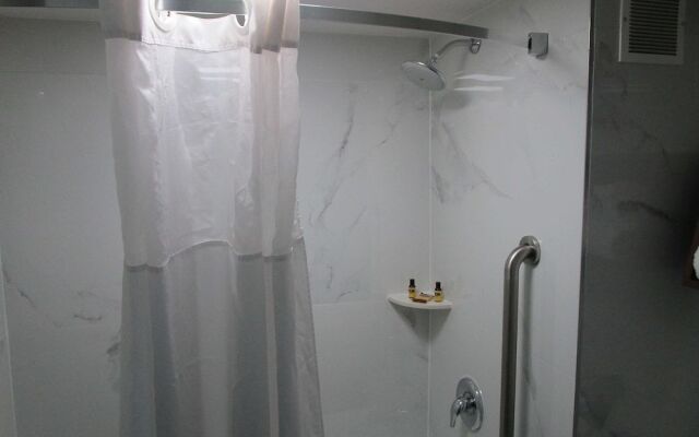 SureStay Plus Hotel by Best Western St. Louis Westport
