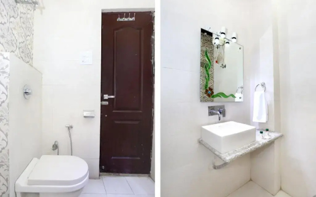 Bharat Lodge by OYO Rooms