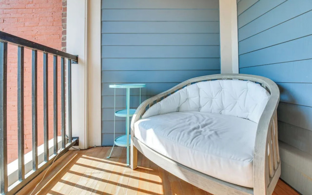 Vibrant Downtown Cincinnati Townhome w/ Sauna!