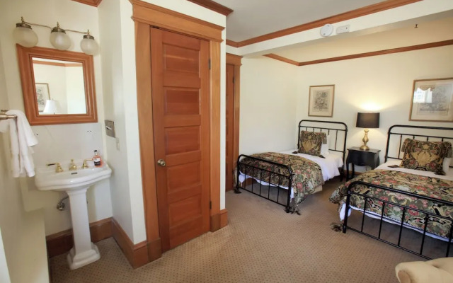 The Charles Pacific Grove - Artfully Designed Inclusive Inn