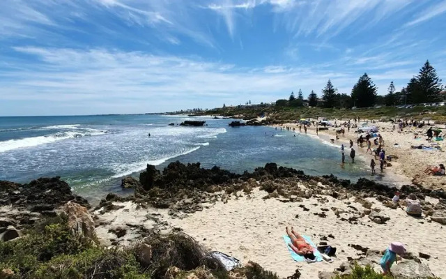 Scarborough Beach Front Resort Shell 13